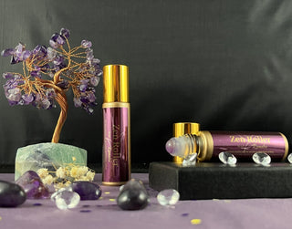 Glass roller bottle gold in colour, comes with an amethyst roller ball to help with centering. Zen roller has mint, clary sage, and Ylang ylang to help with anxiety and headaches. For best results, roll on your wrists and bottom of feet.